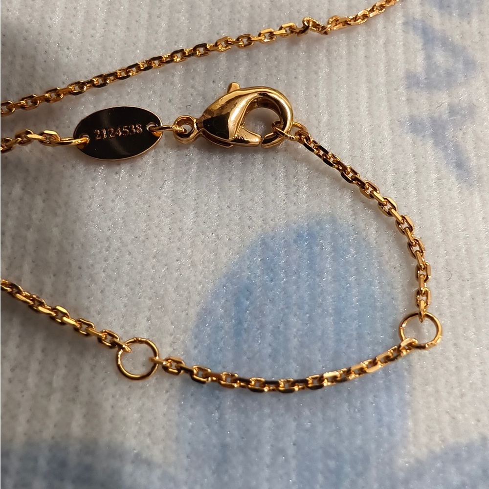 Chaumet Mother-of-Pearl Clover Necklace in Gold - Picture 11 of 11